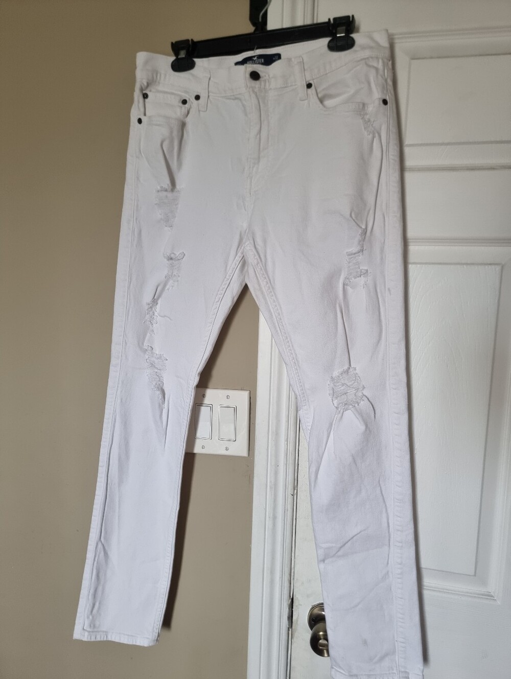 Hollister Slim White Distressed Men’s Jeans Size W32 L32